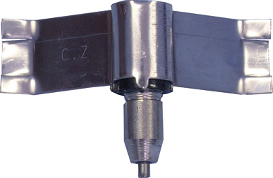 Niplová napáječka pro králíky a drůbež s úchytem (3)