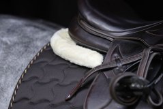 Tlumící podložka pod sedlo COVALLIERO syntetický beránek černá Tlumící podložka pod sedlo COVALLIERO syntetický beránek černá