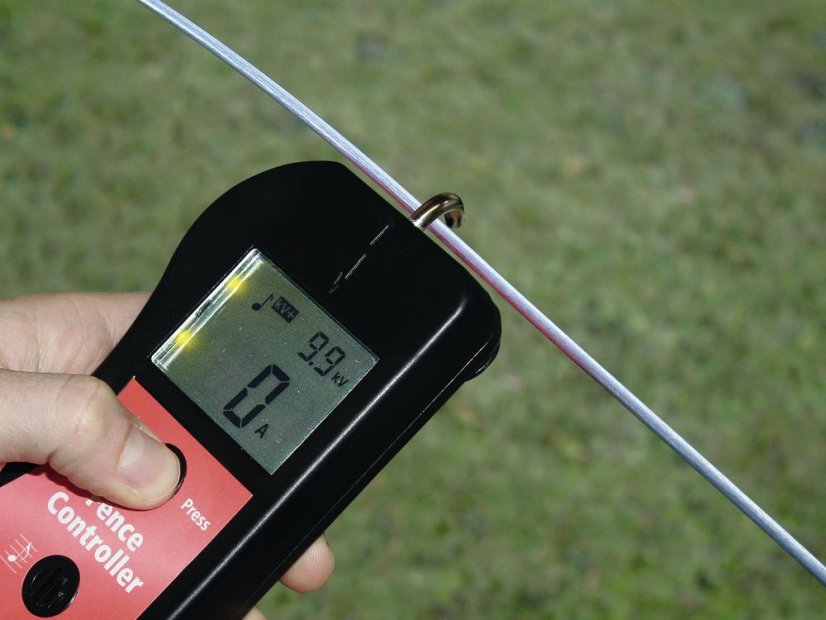 Digitální voltmetr, ampérmetr pro elektrický ohradník