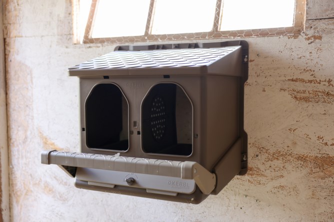 KERBL dvoumístné snáškové hnízdo pro slepice plastové