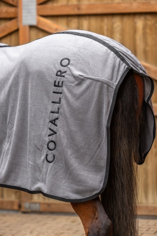 COVALLIERO A/W 2025 odpocovací deka pro koně