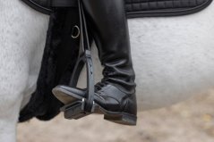 Bezpečnostní třmeny pro jezdce výklopné COVALLIERO 12cm