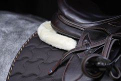 Tlumící podložka pod sedlo COVALLIERO syntetický beránek černá