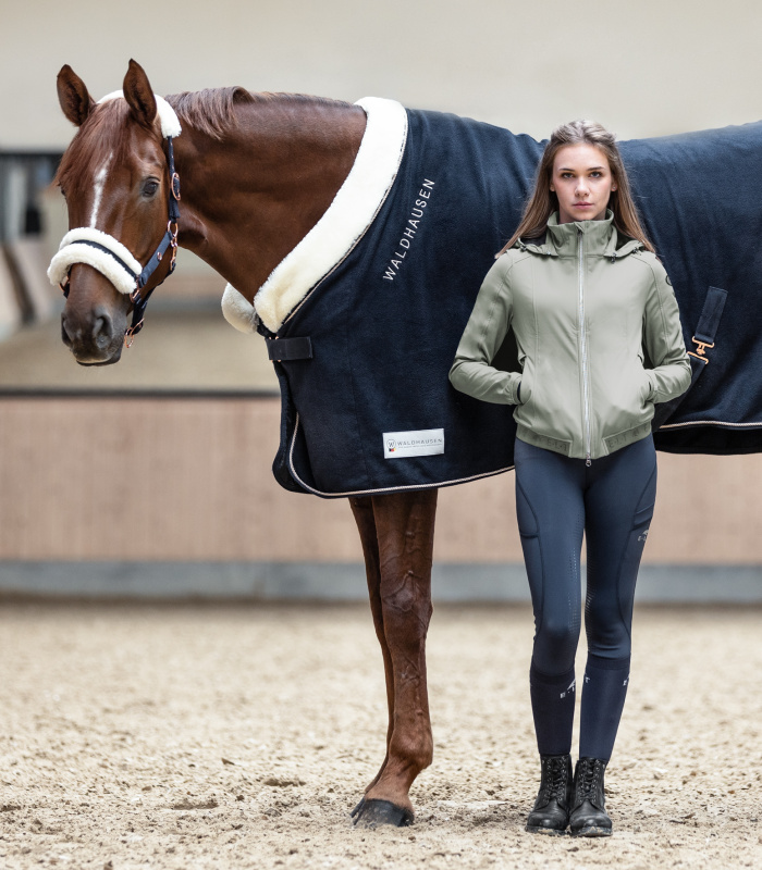 WALDHAUSEN Modern Rosé odpocovací deka pro koně tm. modrá
