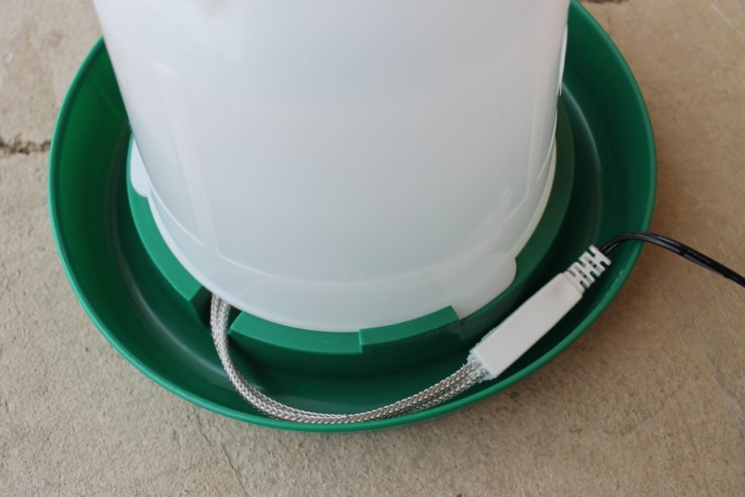 Výhřevný kabel pro malé napáječky pro drůbež s adaptérem 12V/5W