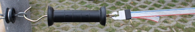 Brána - rukojeť s háčkem černá s napojením pásky 20mm