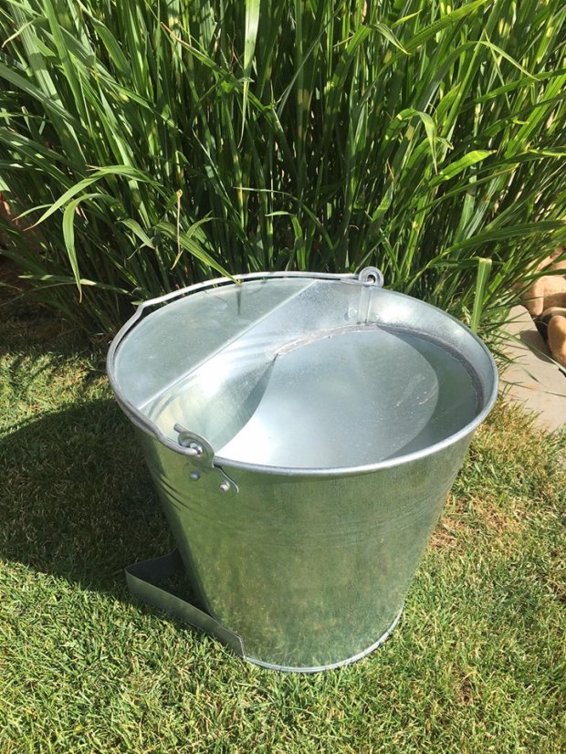 Kbelíková napáječka pro slepice pozinkovaná 10 litrů