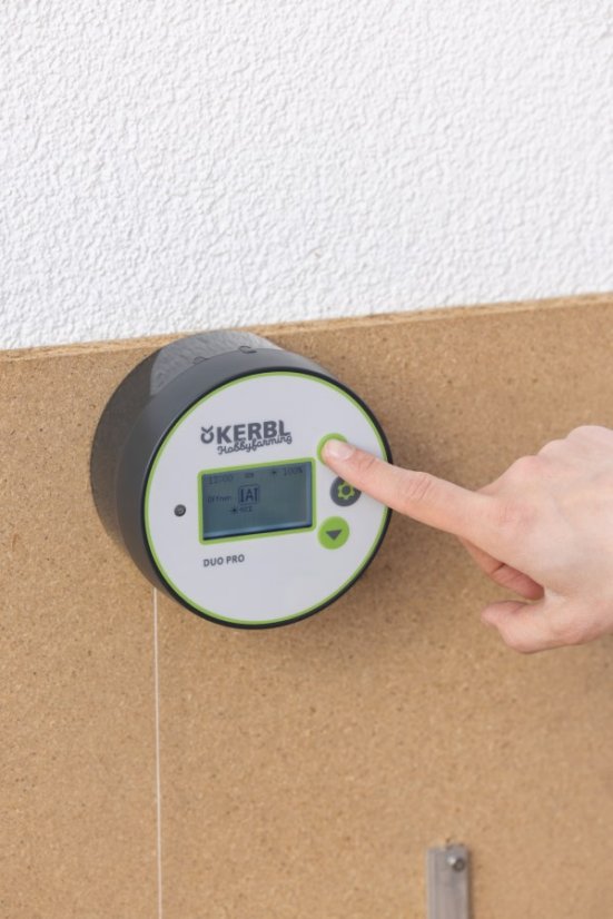 Automatické otevírání a zavírání kurníku Kerbl Duo Pro
